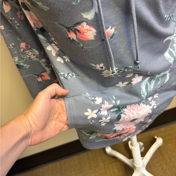 Pinkblush Maternity floral grey long sleeve comfortable feminine hoodie size M - Picture 3 of 9